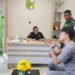 AMIN saat mengadukan dugaan pelanggaran PT TAS dan KSOP Kendari, diterima oleh Kasi Penkum Kejati Sultra, Rahman Morra
