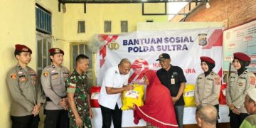 Ditreskrimsus Polda Sultra berbagi Bansos kepada masyarakat