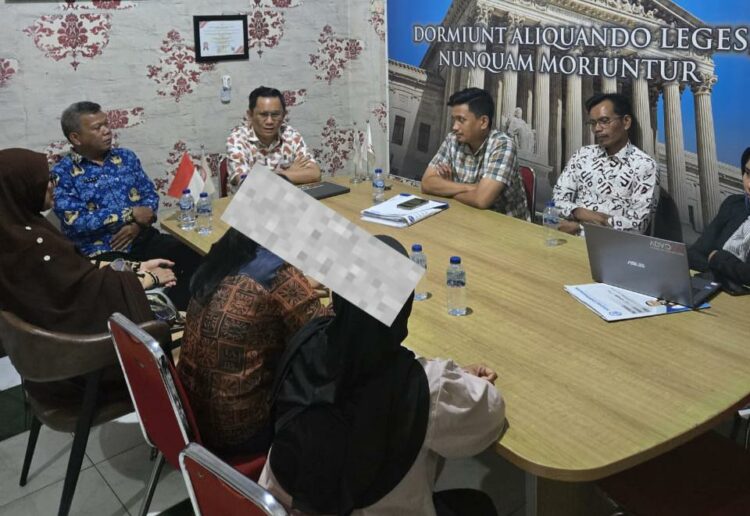Korban bersama orang tua meminta pendampingan kepada LBH HAMI Sultra