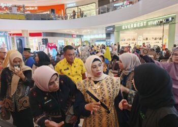Antusias pengunjung Sultra Maimo di The Park Mall Kendari