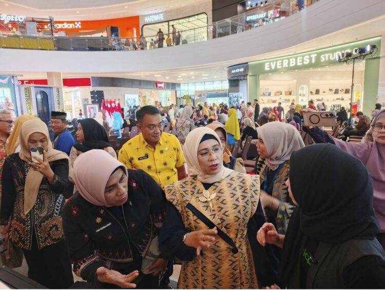 Antusias pengunjung Sultra Maimo di The Park Mall Kendari