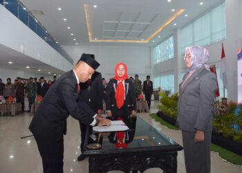 Wali Kota Kendari, Siska Karina Imran melantik Sekda Kota Kendari, Amir Hasan