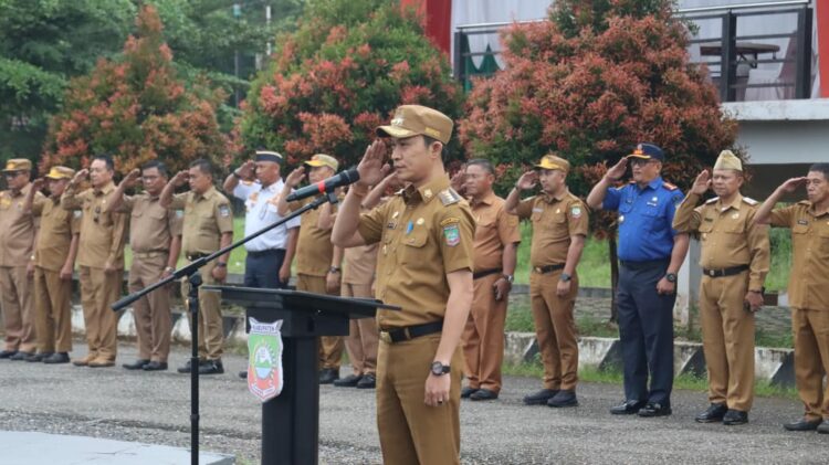 Bupati Konut, Ikbar pimpim apel gabungan di halaman Kantor Bupati Konut