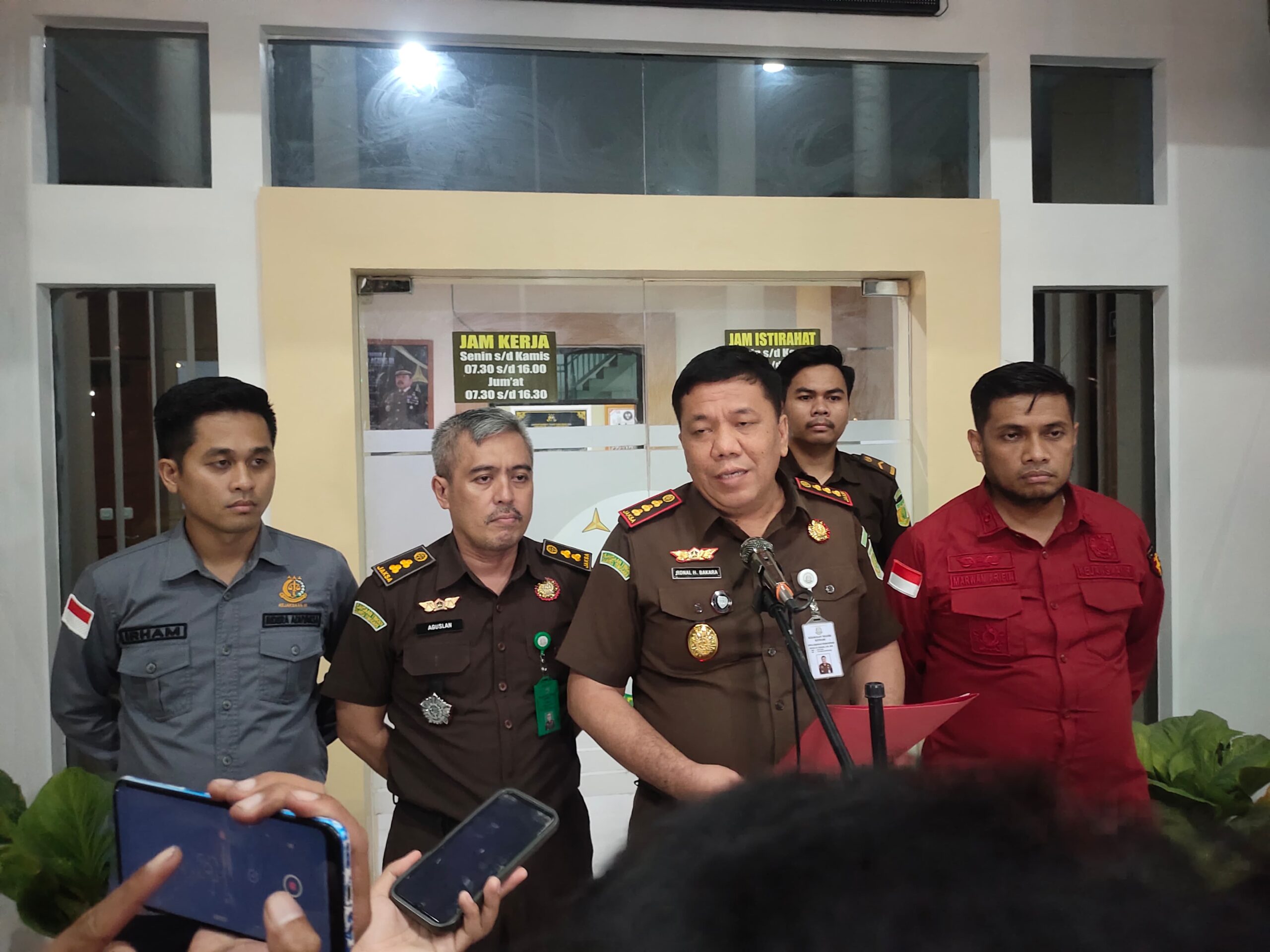 Kejari Tetapkan Tersangka Korupsi Dana Kas POS Indonesia KCU Kendari, Kerugian 5,2 Milyar 12 Kejari Tetapkan Tersangka Korupsi Dana Kas POS Indonesia KCU Kendari, Kerugian 5,2 Milyar