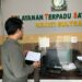 Direktur AMIN Sultra, Andriansyah Husen melaporkan PT TAS di Kejati Sultra