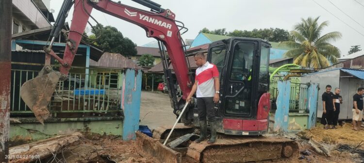Camat Kadia Bangun Drainase dan Duiker di 6 Kelurahan Untuk Penanganan Banjir