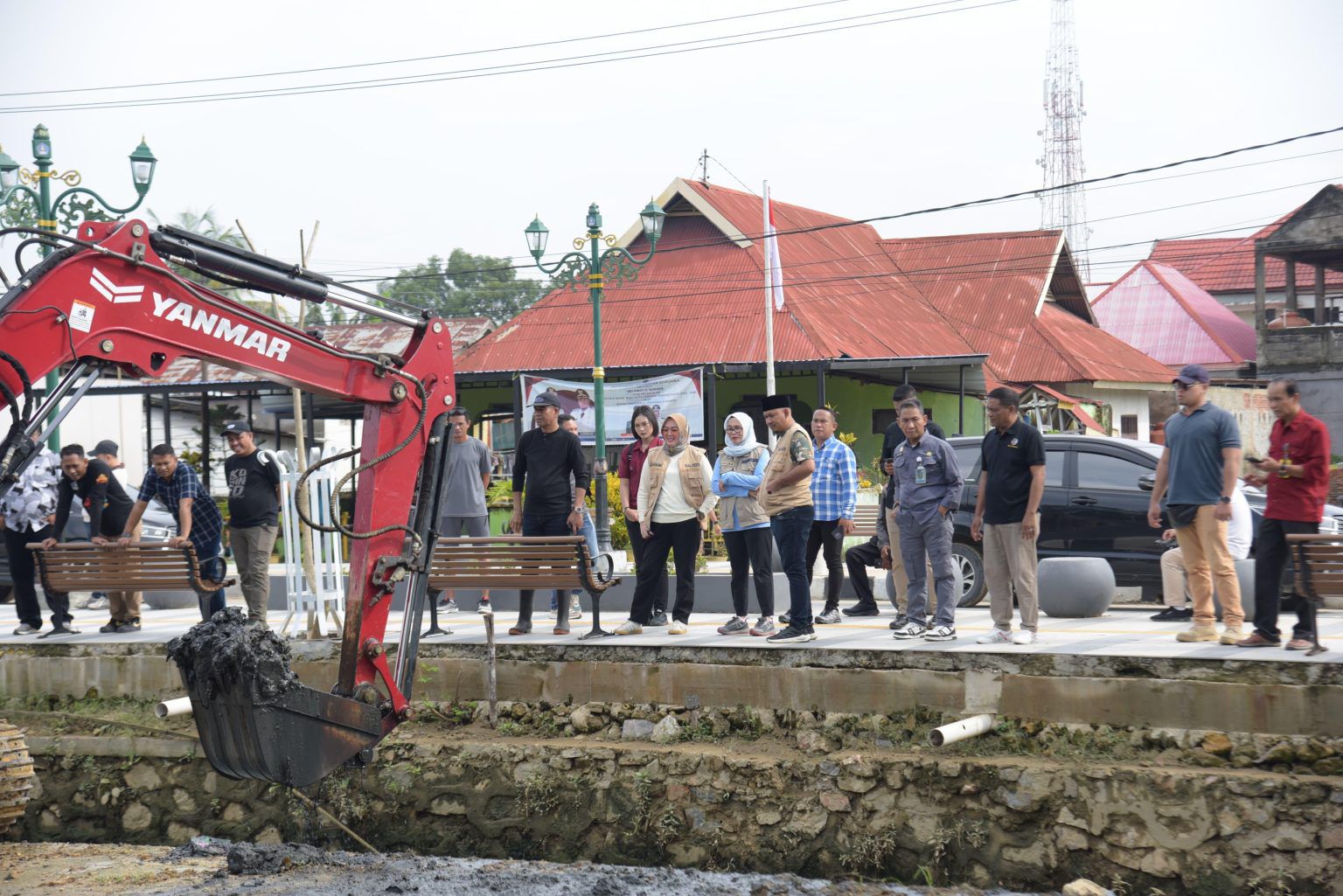 Revitalisasi Drainase di MTQ Kendari Berhasil, Hujan Dua Hari Tak Lagi Mengakibatkan Banjir 12 Revitalisasi Drainase di MTQ Kendari Berhasil, Hujan Dua Hari Tak Lagi Mengakibatkan Banjir