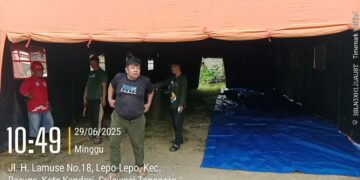 Pemkot Kendari bangun tenda pengungsian di lokasi banjir Kali Wanggu