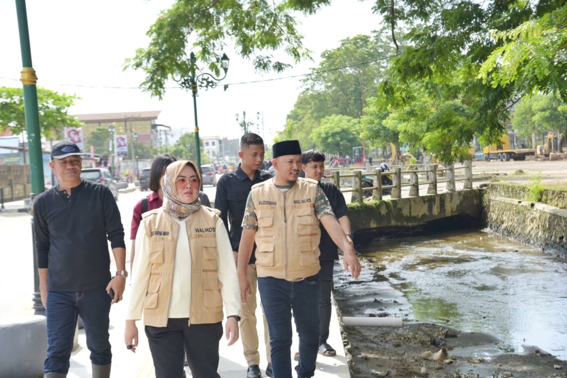 Wali Kota Kendari, Siska Karina Imran bersama Wakil Wali Kota, Sudirman