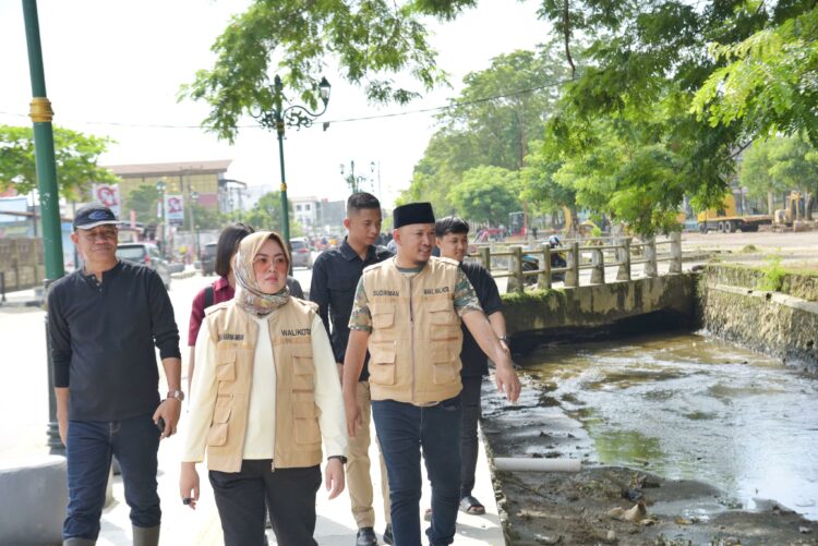 Wali Kota Kendari, Siska Karina Imran bersama Wakil Wali Kota, Sudirman