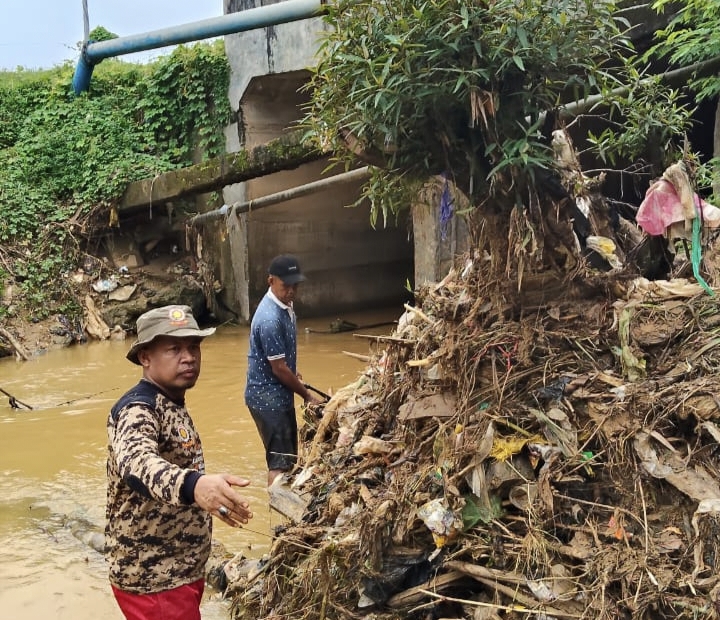 Camat Kadia Bangun Drainase dan Duiker di 6 Kelurahan Untuk Penanganan Banjir 13 Camat Kadia Bangun Drainase dan Duiker di 6 Kelurahan Untuk Penanganan Banjir