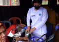 Dinkes Kendari menurunkan tim medis di posko pengungsian banjir Kali Wanggu