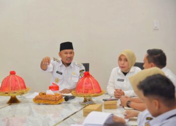 Wakil Wali Kota Kendari, Sudirman memimpin rapat
