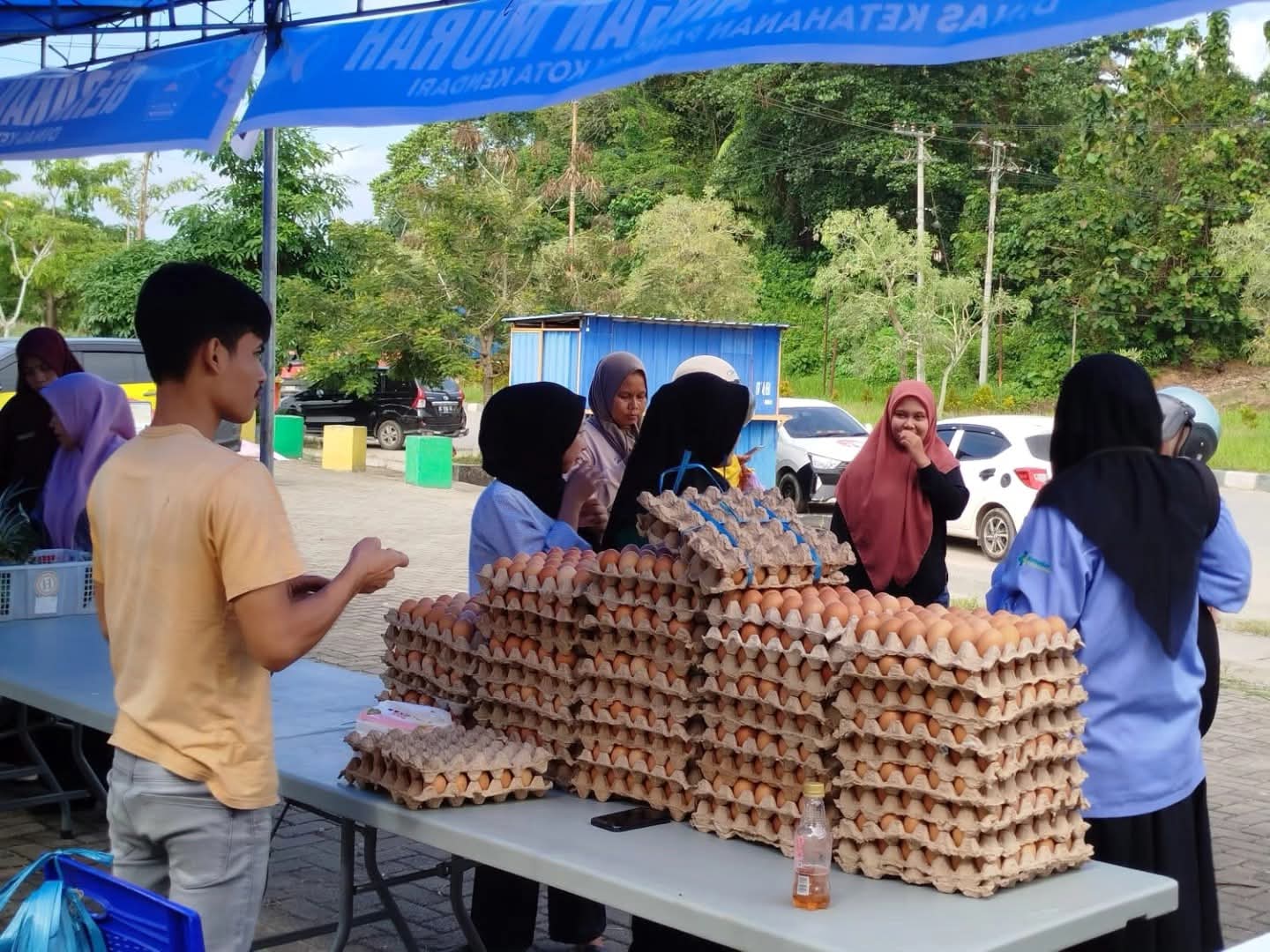 Pasar Murah Disketapang Kendari, Jangkau Masyarakat Pesisir di Kelurahan Talia 13 Pasar Murah Disketapang Kendari, Jangkau Masyarakat Pesisir di Kelurahan Talia