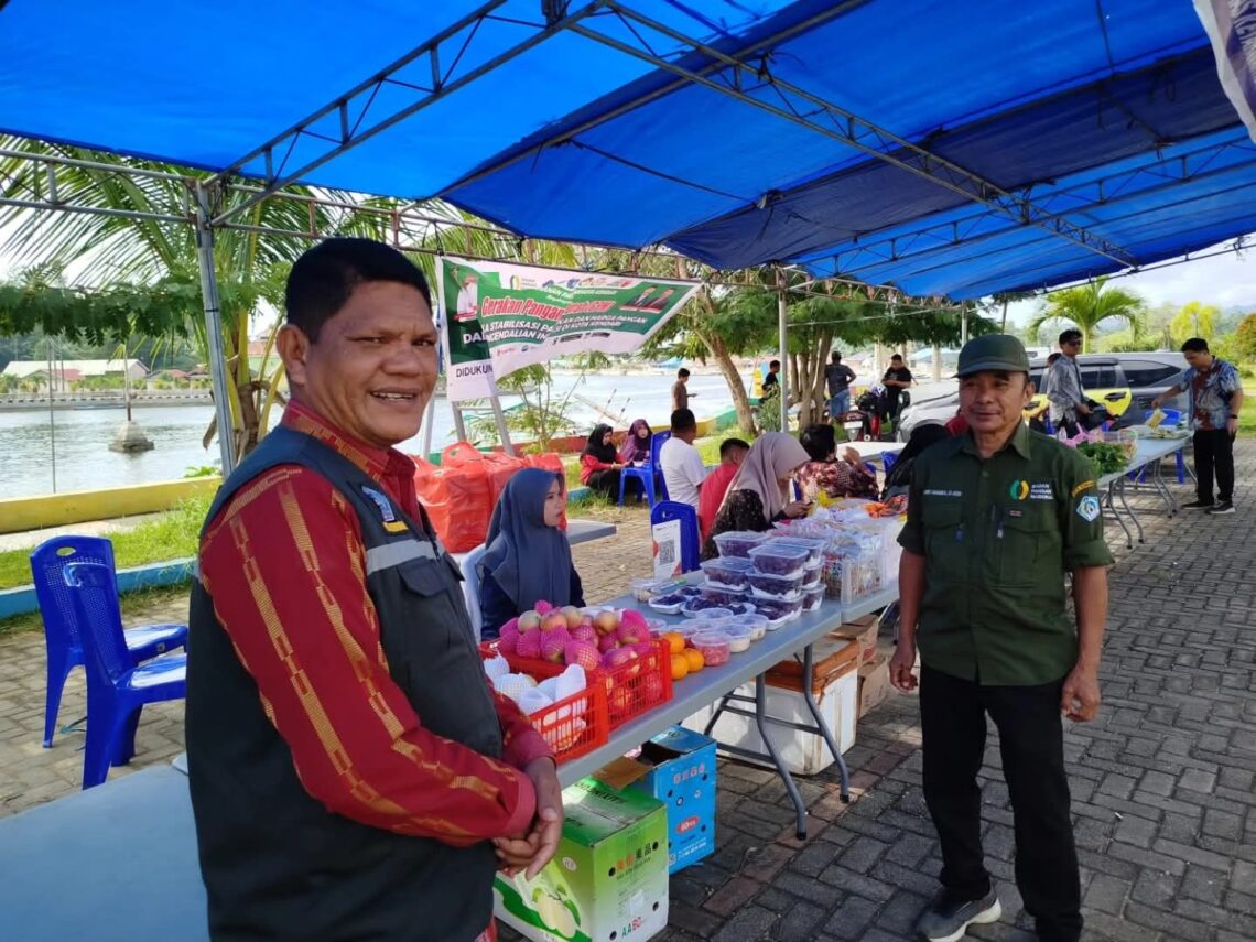 Dinas Ketahanan Pangan memantau jalannya Pasar Murah di wilayah pesisir tepatnya di Kelurahan Talia, Kendari