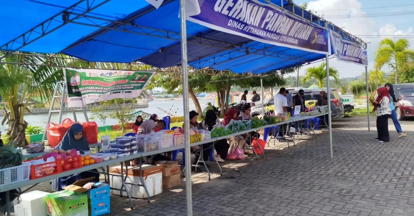 Pasar Murah Disketapang Kendari, Jangkau Masyarakat Pesisir di Kelurahan Talia 11 Pasar Murah Disketapang Kendari, Jangkau Masyarakat Pesisir di Kelurahan Talia
