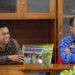 Kadis Kominfo Kendari, Sahuriyanto saat menerima Diskominfo Kolaka