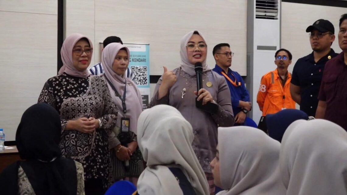 Wali Kotw Kendari, Siska Karina Imran mengunjungi lokasi Job Fair