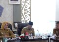 Wali Kota Kendari, Siska Karina Imran memimpin rapat evaluasi