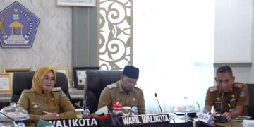 Wali Kota Kendari, Siska Karina Imran memimpin rapat evaluasi