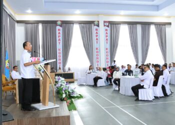 Gubernur Sultra saat membuka Rakor