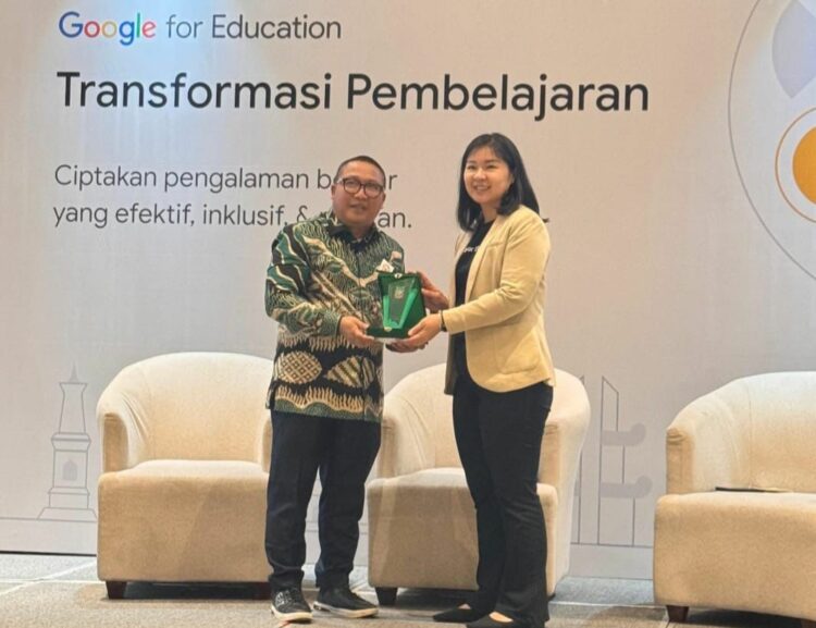 Kepala Dikbud Konut, Asmadin saat diundang pihak Google di Makassar