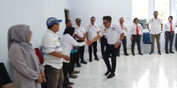 Ketua FORKI Kendari, Ridwan Badallah bersama seluruh pengurus
