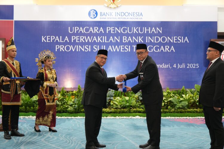 Pengukuhan KPw BI Sultra, Edwin Permadi oleh Amggota Gubernur BI