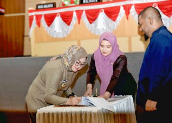 Penandatanganan kesepakatan bersama antara DPRD dan Pemerintah Kota Kendari