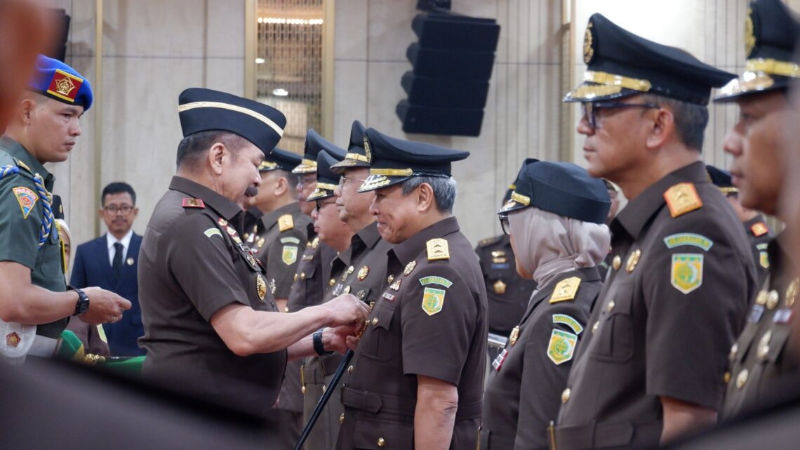 Jaksa Agung, ST Burhanuddin saat melantik sejumlah Kajati dan Pejabat Eselon II