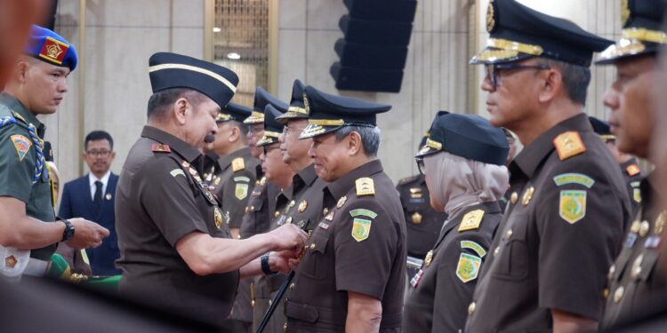 Jaksa Agung, ST Burhanuddin saat melantik sejumlah Kajati dan Pejabat Eselon II