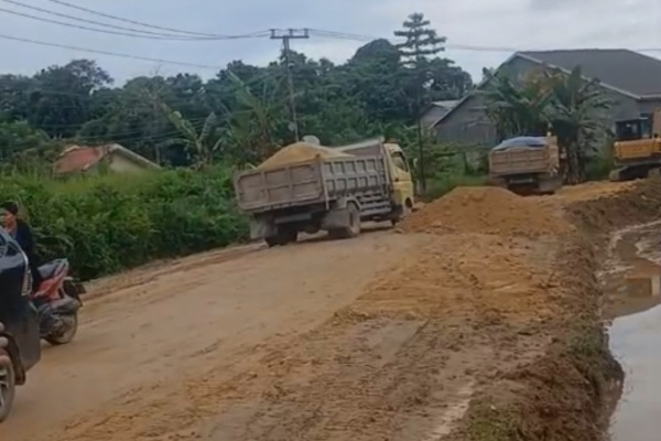 PUPR Kendari Gandeng Developer Lakukan Pembersihan Sedimen Disekitar Perumahan 14 PUPR Kendari Gandeng Developer Lakukan Pembersihan Sedimen Disekitar Perumahan