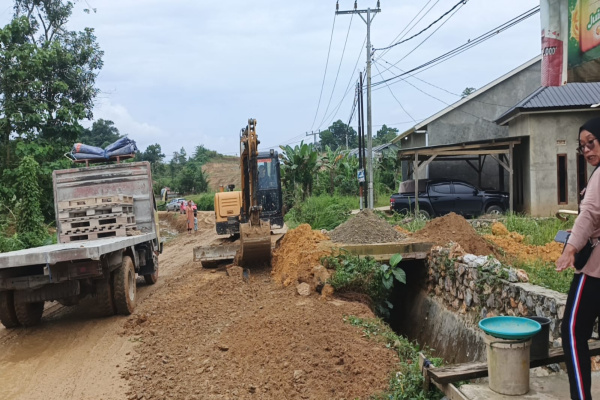 PUPR Kendari Gandeng Developer Lakukan Pembersihan Sedimen Disekitar Perumahan 13 PUPR Kendari Gandeng Developer Lakukan Pembersihan Sedimen Disekitar Perumahan