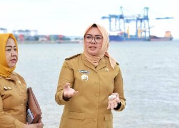 Wali Kota Kendari, Siska Karina Imran saat mengunjungi Wisata Pantai Nambo