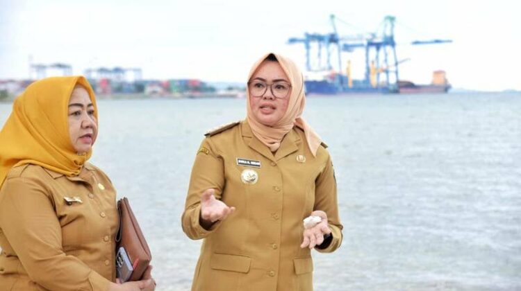 Wali Kota Kendari, Siska Karina Imran saat mengunjungi Wisata Pantai Nambo