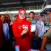 Wali Kota Kendari, Siska Karina Imran menunjukan kartu anggota digital KKMP Kendari