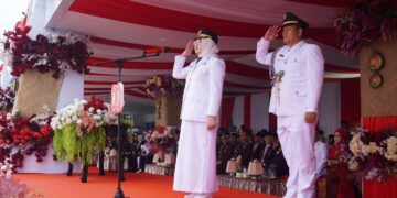 Wali Kota Kendari, Siska Karina Imran bertindak sebagai Inspektur Upacara HUT RI ke 80