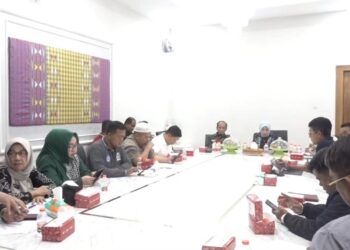 Asisten II Setda Kota Kendari, Nismawati, memimpin rapat persiapan pelaksanaan GPM serentak
