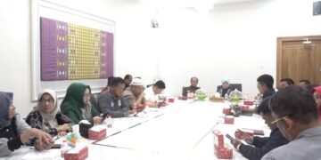 Asisten II Setda Kota Kendari, Nismawati, memimpin rapat persiapan pelaksanaan GPM serentak