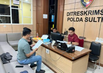 Dirketur LINK Sultra, Muh. Andriansyah Husen saat melaporkan resmi PT TBS