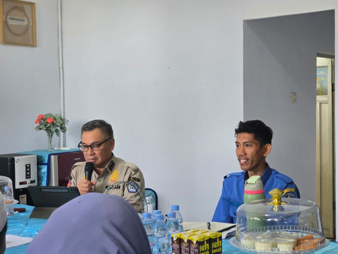 Sertijab Perumda Tirta Anoa Kendari, dari pejabat lama Pelaksana Tugas (Plt) Muhamad Saiful ke direktur baru, Sukriyaman, S.Sos