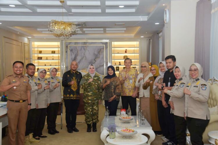 KLHK saat berkunjung dan diterima langsung oleh Wali Kota Kendari