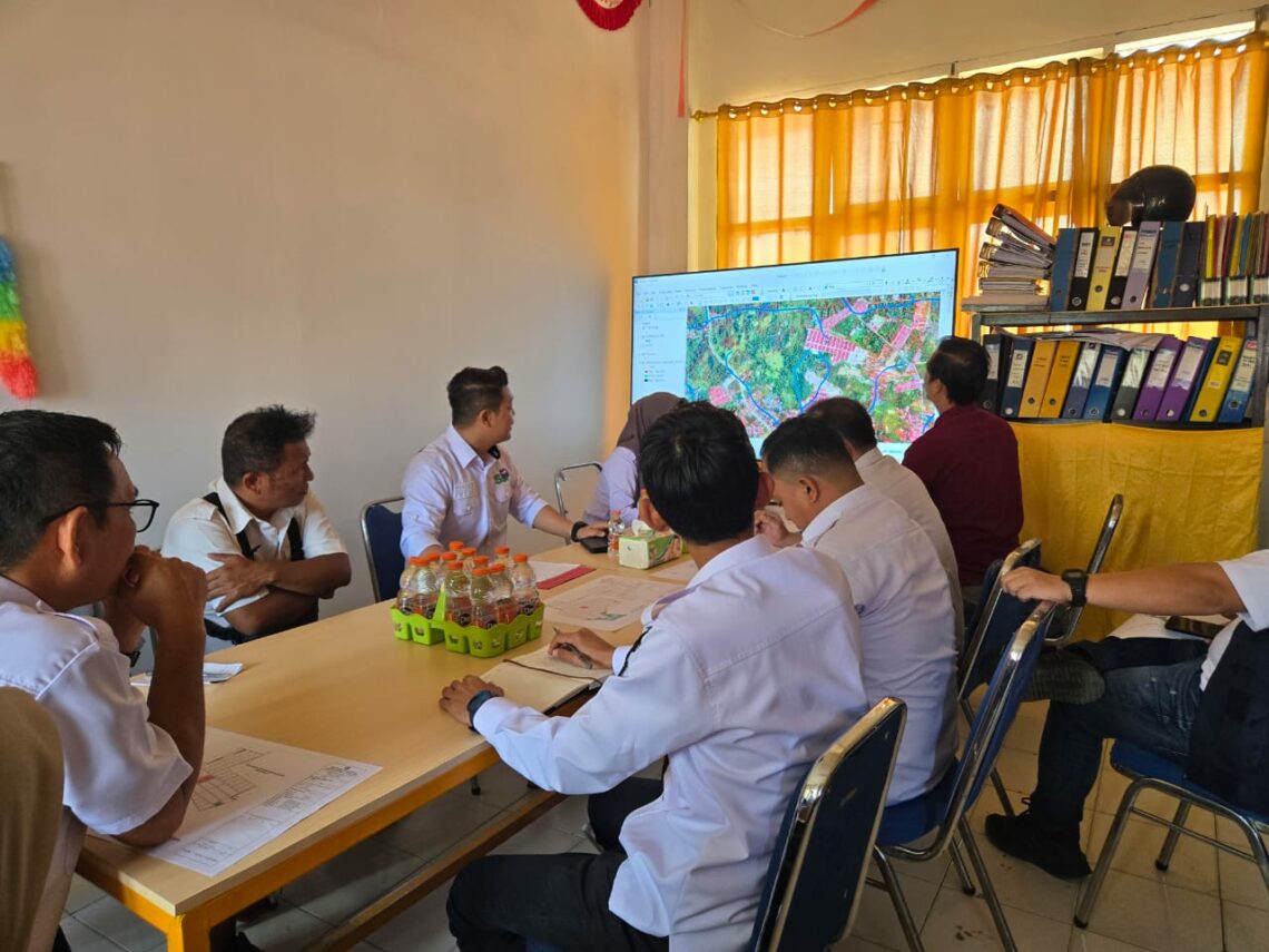 PDAM Kendari Apresiasi Gagasan PU, Terkait Tata Kelola Hunian Terintergrasi 10 PU Kendari menginisiasi rapat terpadu terkait tata kelola hunian terintegrasi