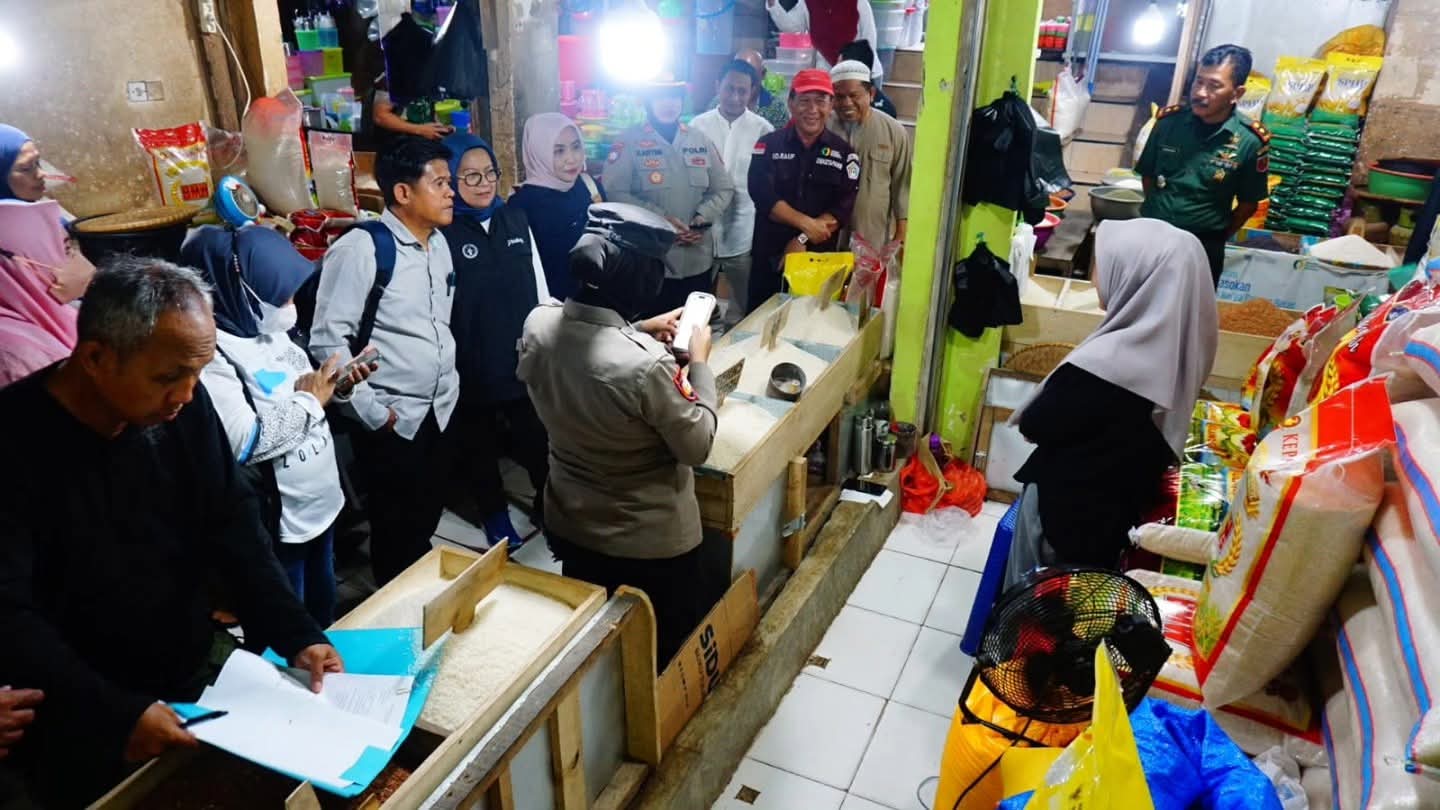 TPID Kota Kendari Terus Berkerja, Pastikan Harga Beras di Masyarakat Stabil 13 TPID Kota Kendari Terus Berkerja, Pastikan Harga Beras di Masyarakat Stabil