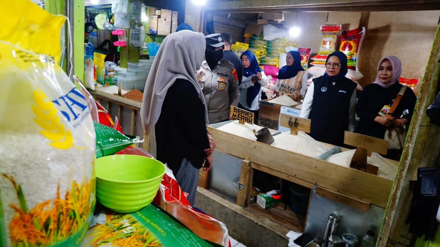 TPID Kota Kendari Terus Berkerja, Pastikan Harga Beras di Masyarakat Stabil 12 TPID Kota Kendari Terus Berkerja, Pastikan Harga Beras di Masyarakat Stabil