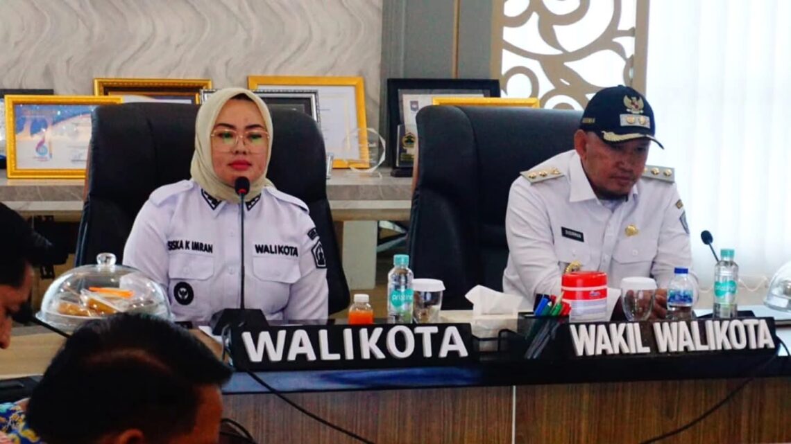 Wali Kota Kendari, Siska Karina Imran bersama Wakil Wali Kota, Sudirman