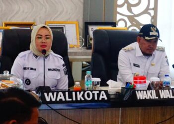 Wali Kota Kendari, Siska Karina Imran bersama Wakil Wali Kota, Sudirman