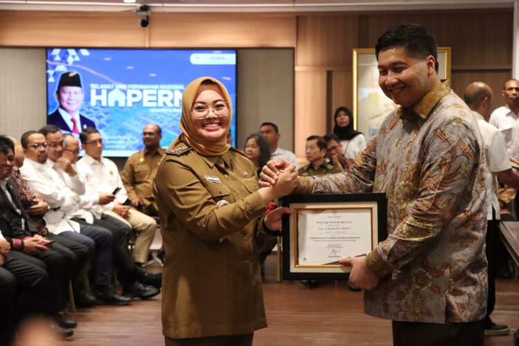 Kendari Raih Penghargaan Kota Terbaik Delineasi Perkotaan dari Kementerian PKP