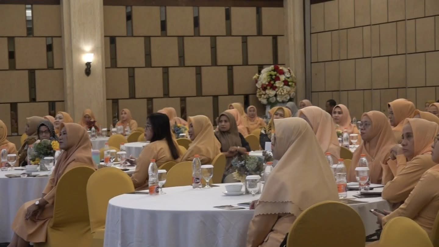 Dipimpin Srikandi, Pemkot Kendari Bertekad Hapus Kekerasan Terhadap Perempuan 12 Dipimpin Srikandi, Pemkot Kendari Bertekad Hapus Kekerasan Terhadap Perempuan