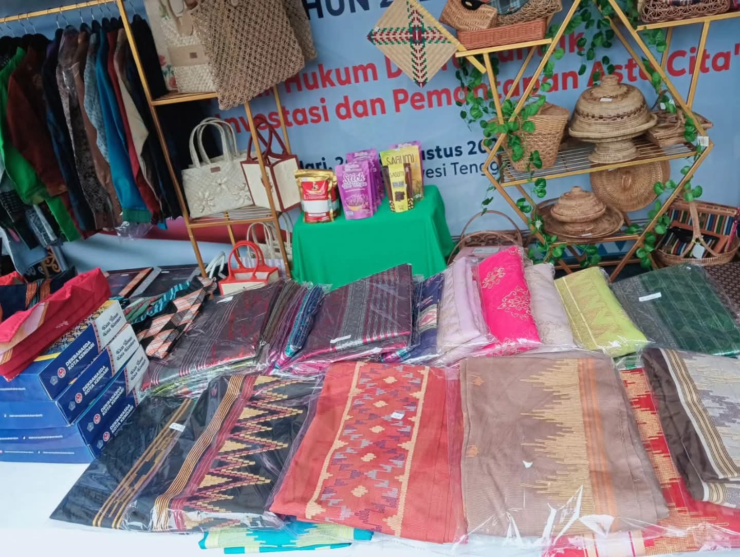 Dekranasda Kendari Pamerkan Produk Unggulan ke Para Gubernur se-Indonesia 13 Dekranasda Kendari Pamerkan Produk Unggulan ke Para Gubernur se-Indonesia